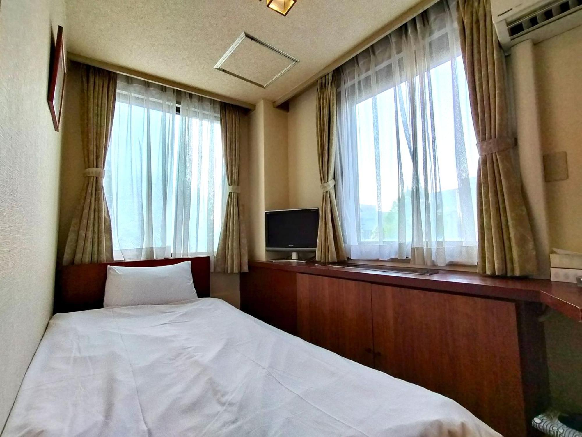 Tabist Business Hotel Takizawa Takasaki Station Nishiguchi Bagian luar foto